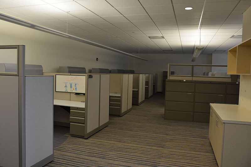 Empty_Office_Real_Estate_(22789285225)